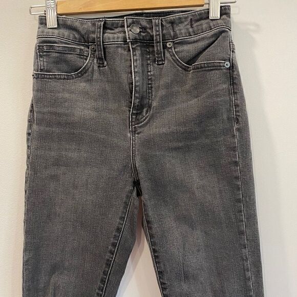 Madewell Curvy High-Rise Skinny Jeans in Black Sea - Picture 4 of 14